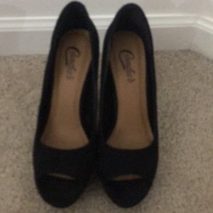 Black open toe 4.5 heeled dress shoe